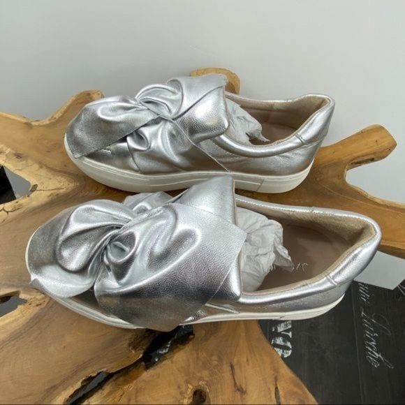 J Slides Silver Metallic Bow Slip On Shoes - Picture 5 of 8